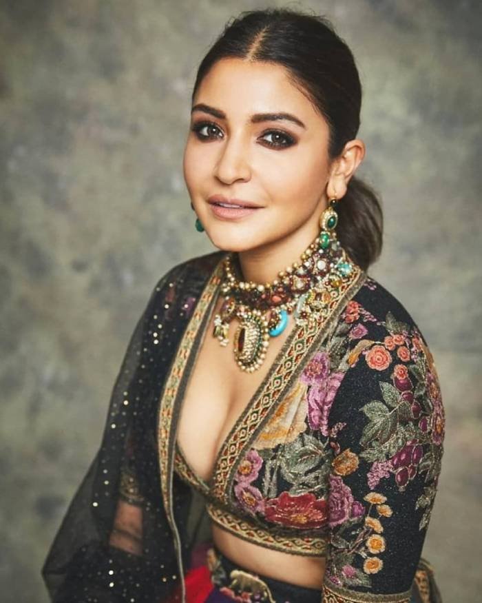 anushka sharma_teluguvox 5